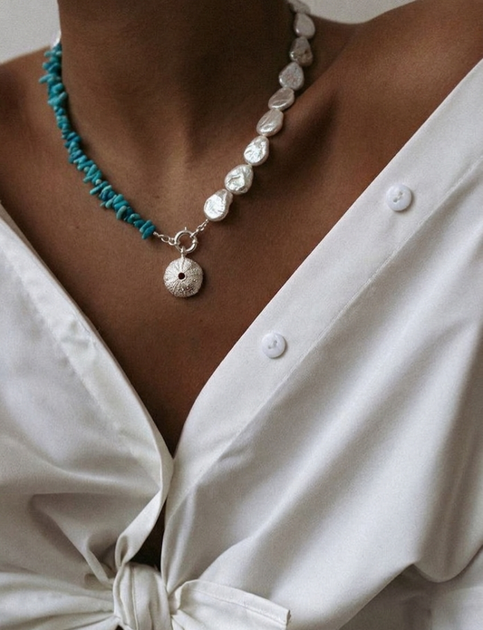 Collana Asimmetrica "Oceano Profondo" in Turchese, Perle Scaramazze e Riccio in Argento