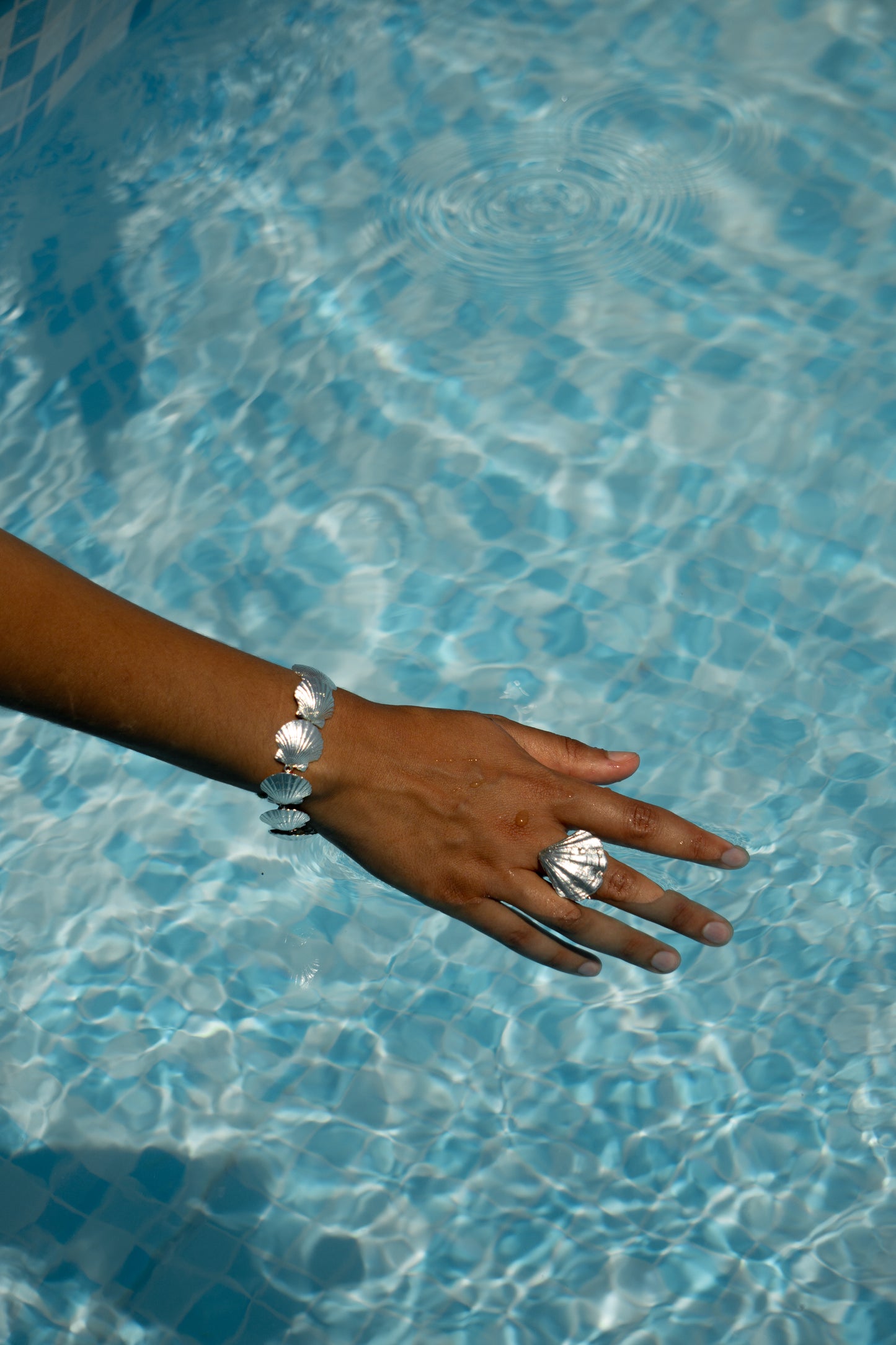 Bracciale con Conchiglie a Ventaglio Mobili